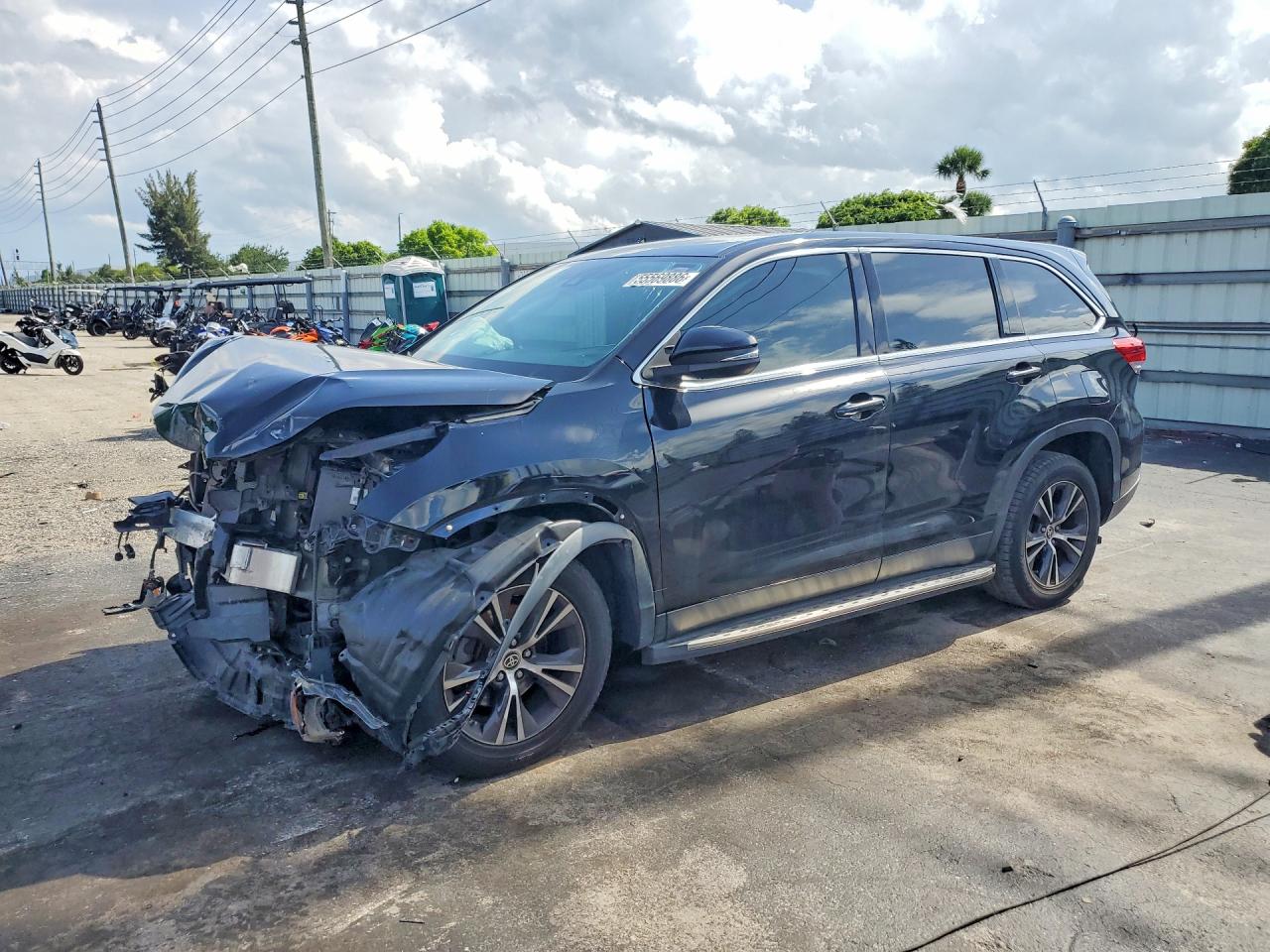 2019 TOYOTA HIGHLANDER LE