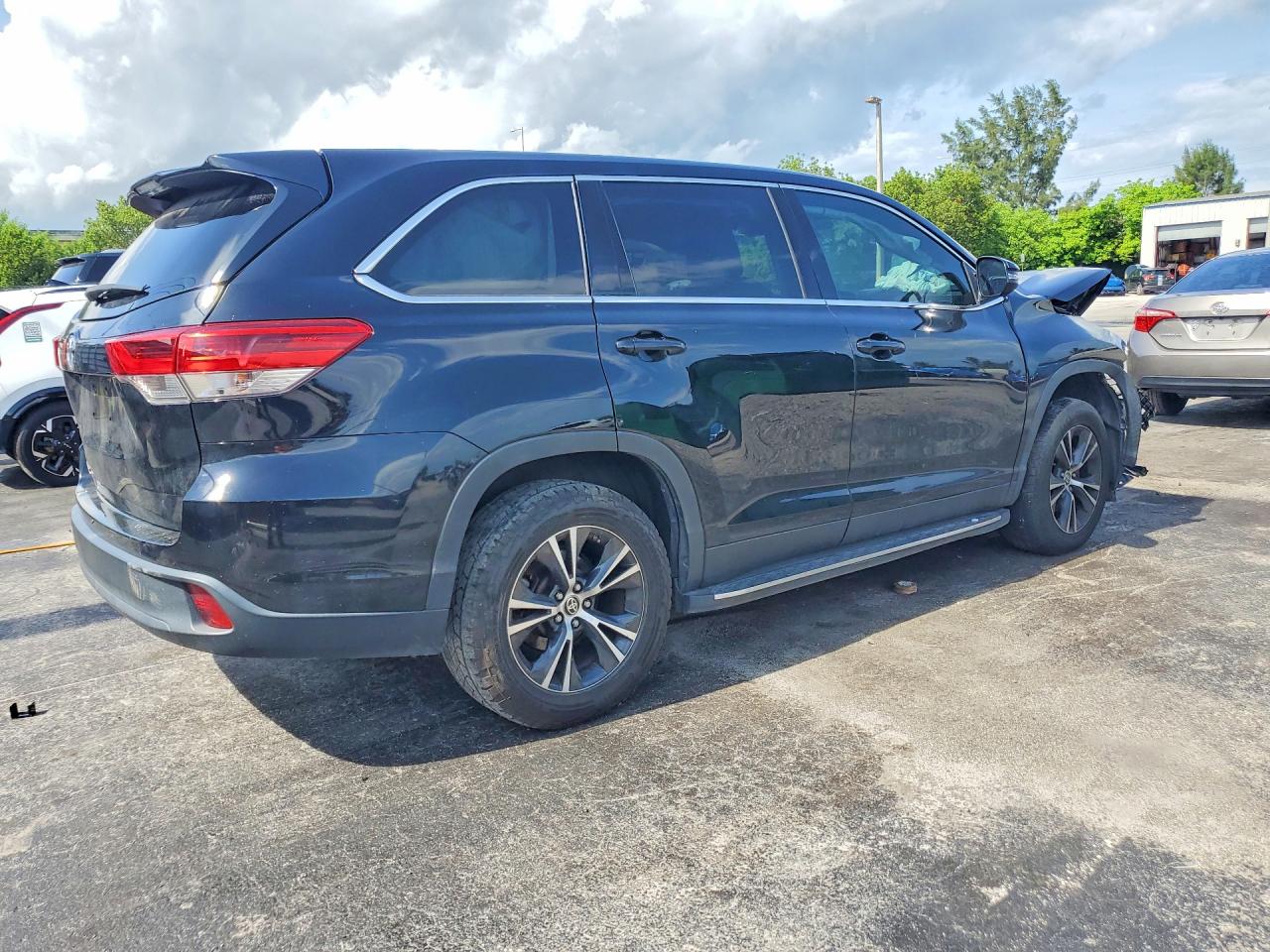 2019 TOYOTA HIGHLANDER LE — снимка 3