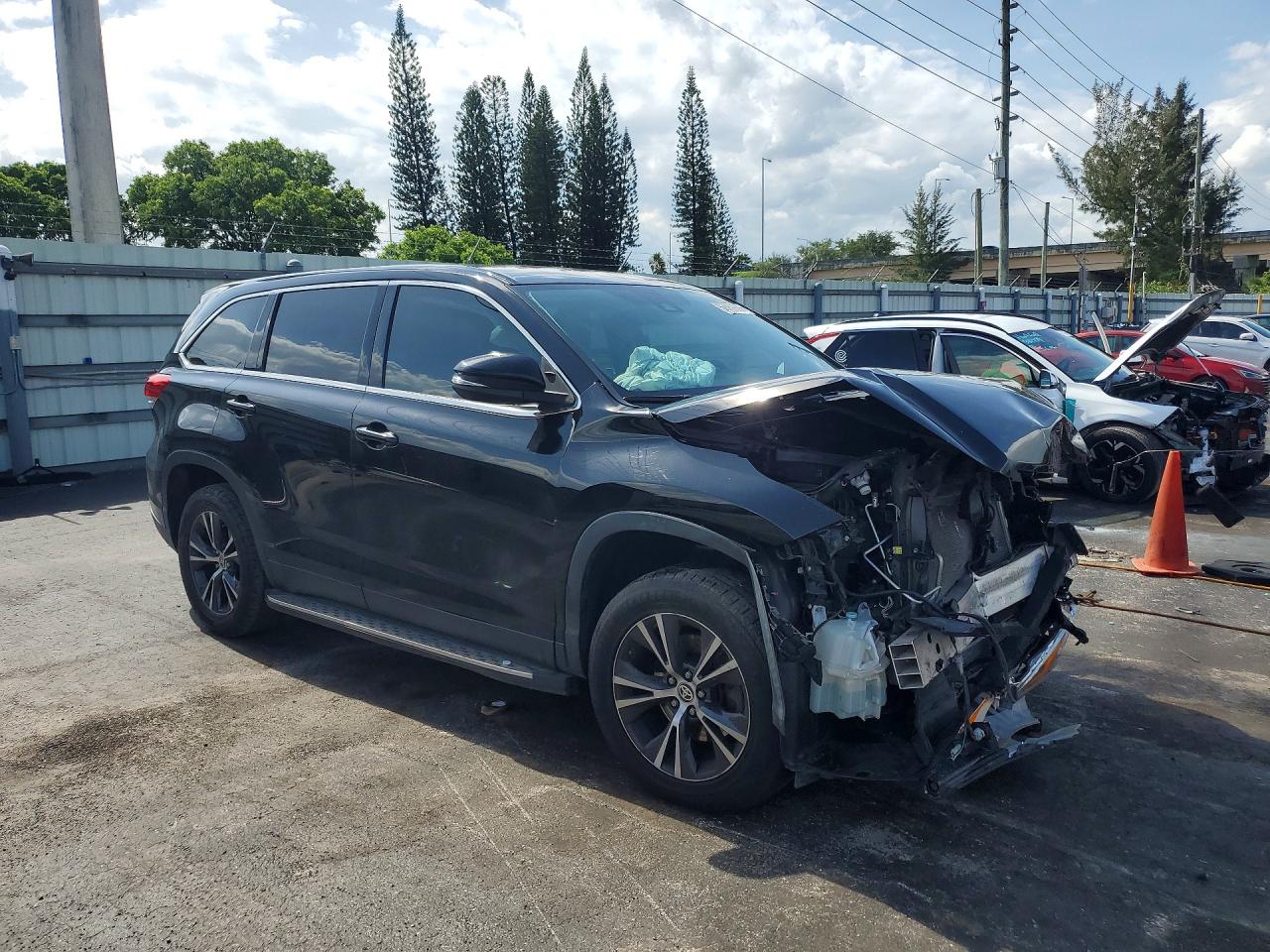2019 TOYOTA HIGHLANDER LE — снимка 4