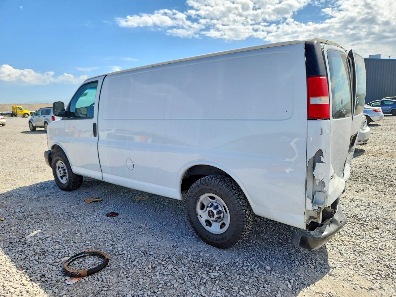 2015 GMC SAVANA G2500 — снимка 2