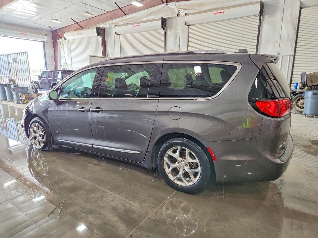 2017 CHRYSLER PACIFICA LIMITED — снимка 2