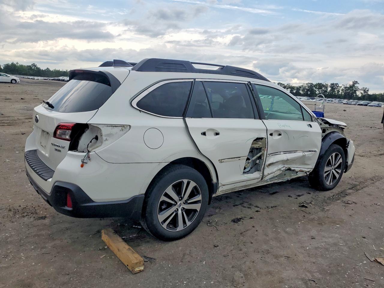 2018 SUBARU OUTBACK 3.6R LIMITED — снимка 3
