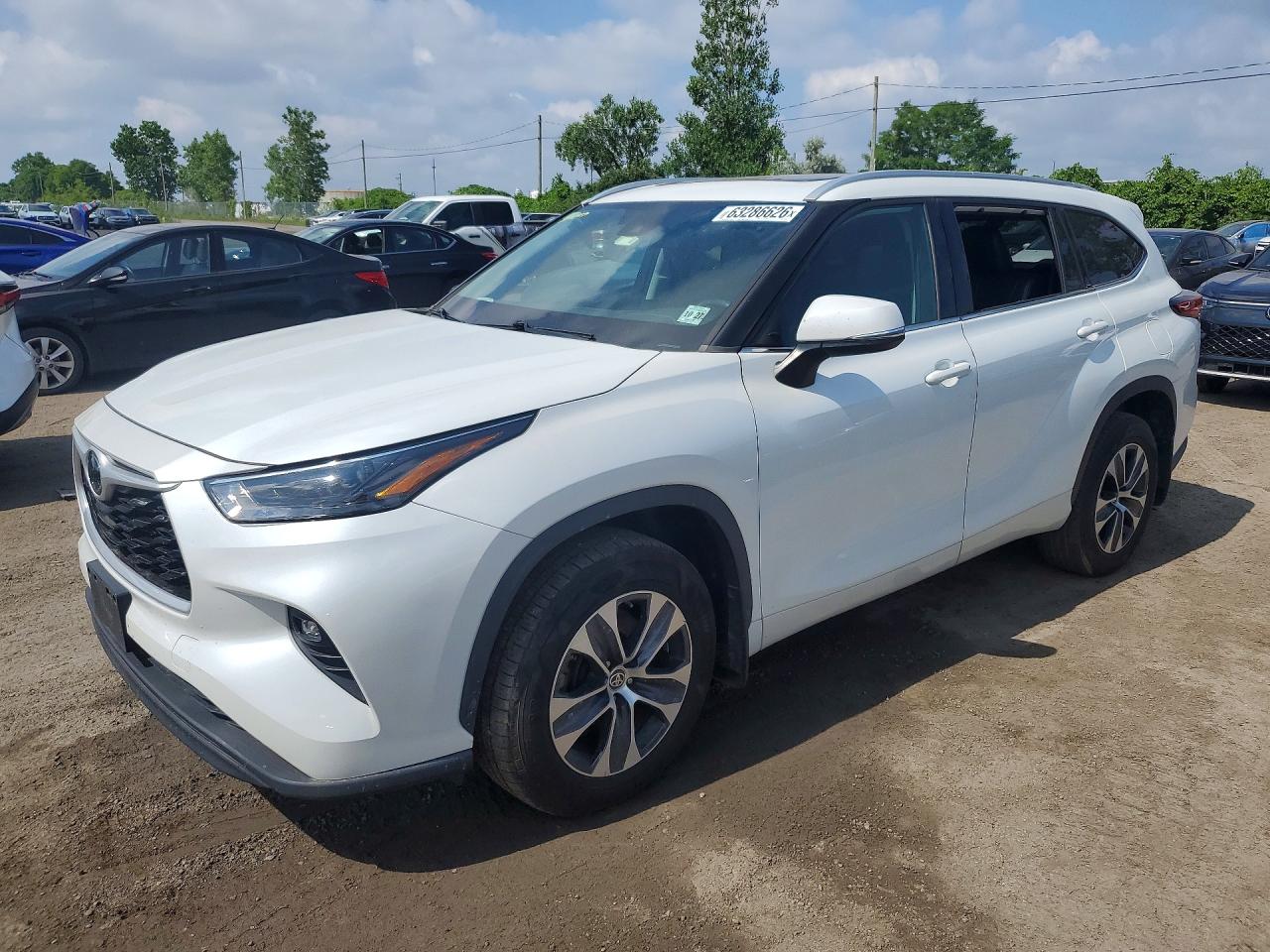2022 TOYOTA HIGHLANDER XLE