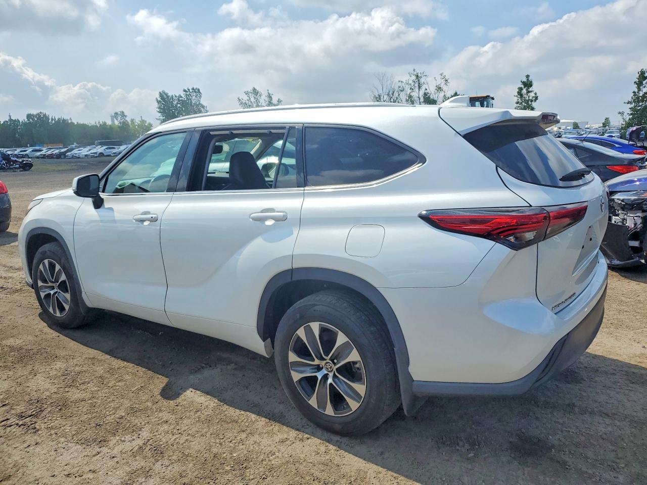 2022 TOYOTA HIGHLANDER XLE — снимка 2