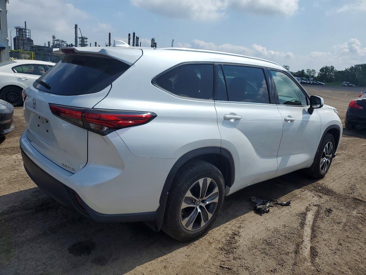 2022 TOYOTA HIGHLANDER XLE — снимка 3