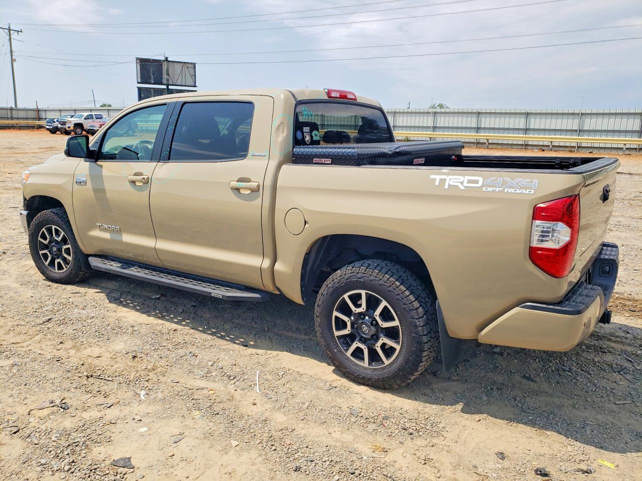 2017 TOYOTA TUNDRA CREWMAX LIMITED — снимка 2