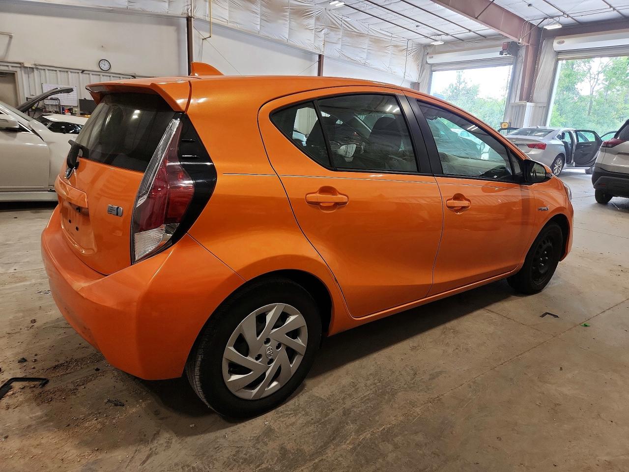 2015 TOYOTA PRIUS C THREE — снимка 3
