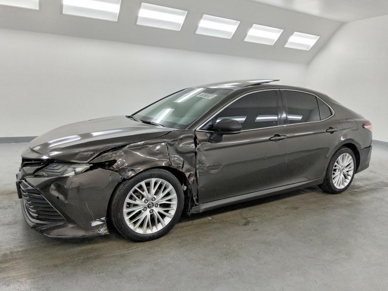 2018 TOYOTA CAMRY XLE V6
