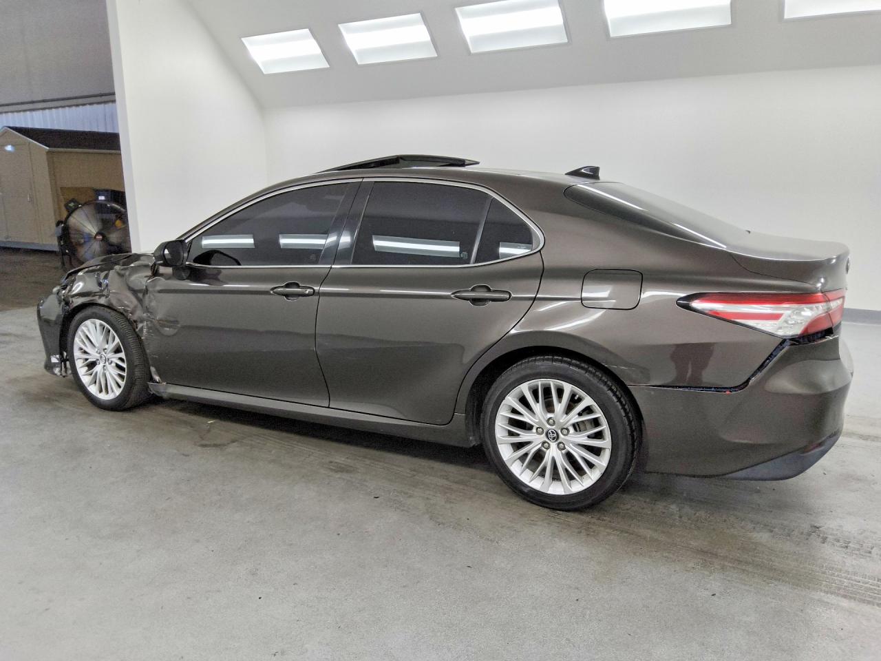 2018 TOYOTA CAMRY XLE V6 — снимка 2