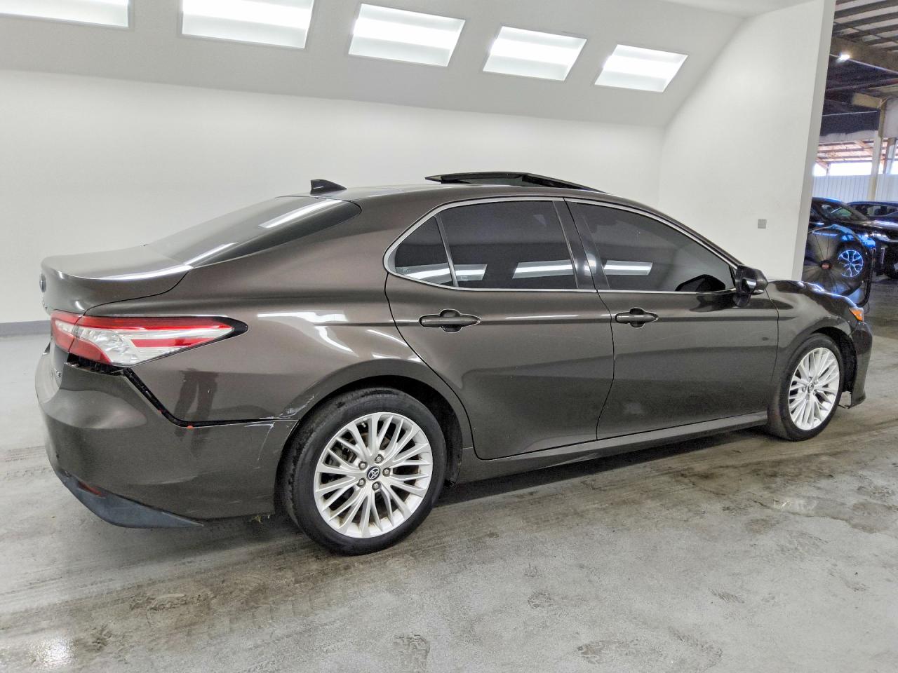 2018 TOYOTA CAMRY XLE V6 — снимка 3