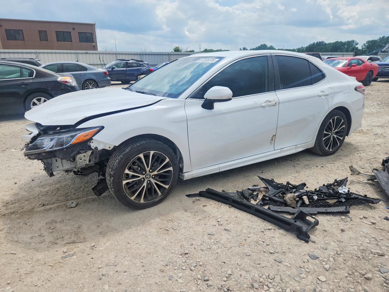 2019 TOYOTA CAMRY SE
