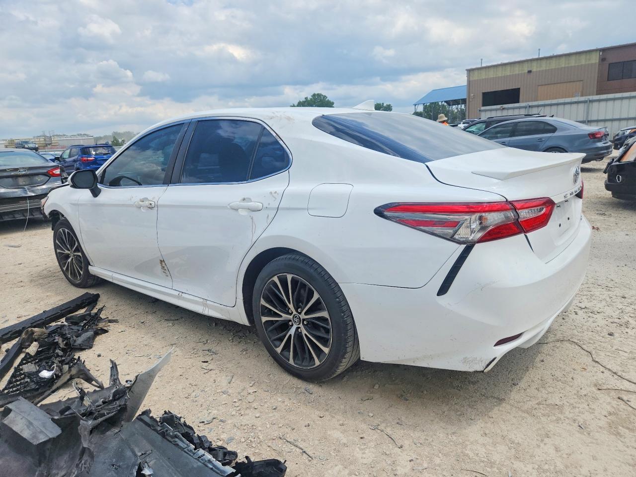2019 TOYOTA CAMRY SE — снимка 2