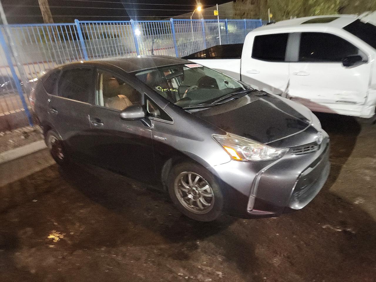 2015 TOYOTA PRIUS V THREE — снимка 4