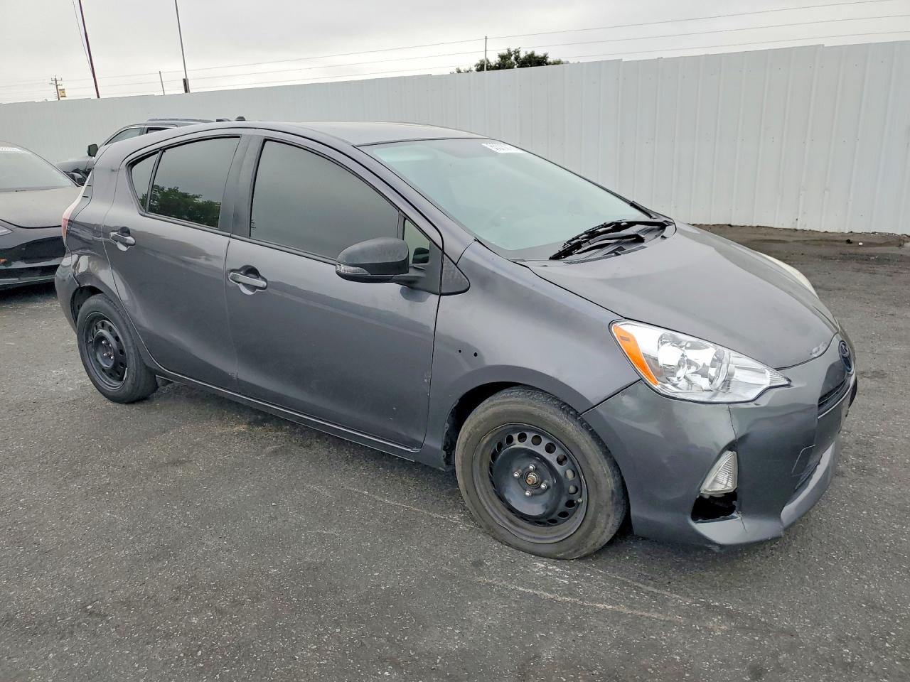 2015 TOYOTA PRIUS C TWO — снимка 4