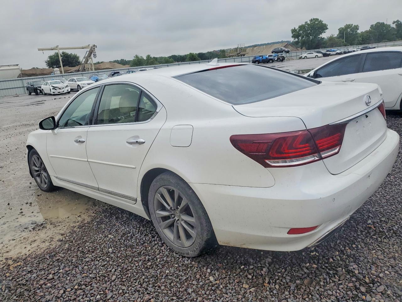 2013 LEXUS LS 460 — снимка 2