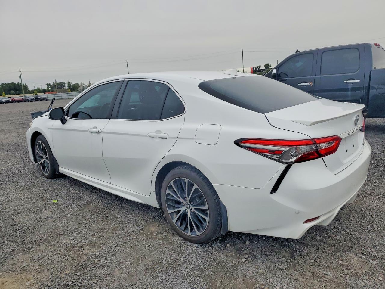 2019 TOYOTA CAMRY L — снимка 2
