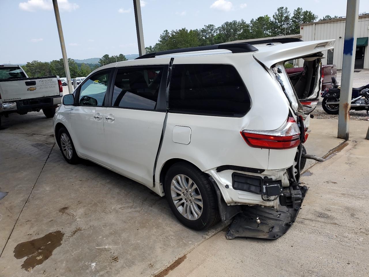 2017 TOYOTA SIENNA XLE — снимка 2