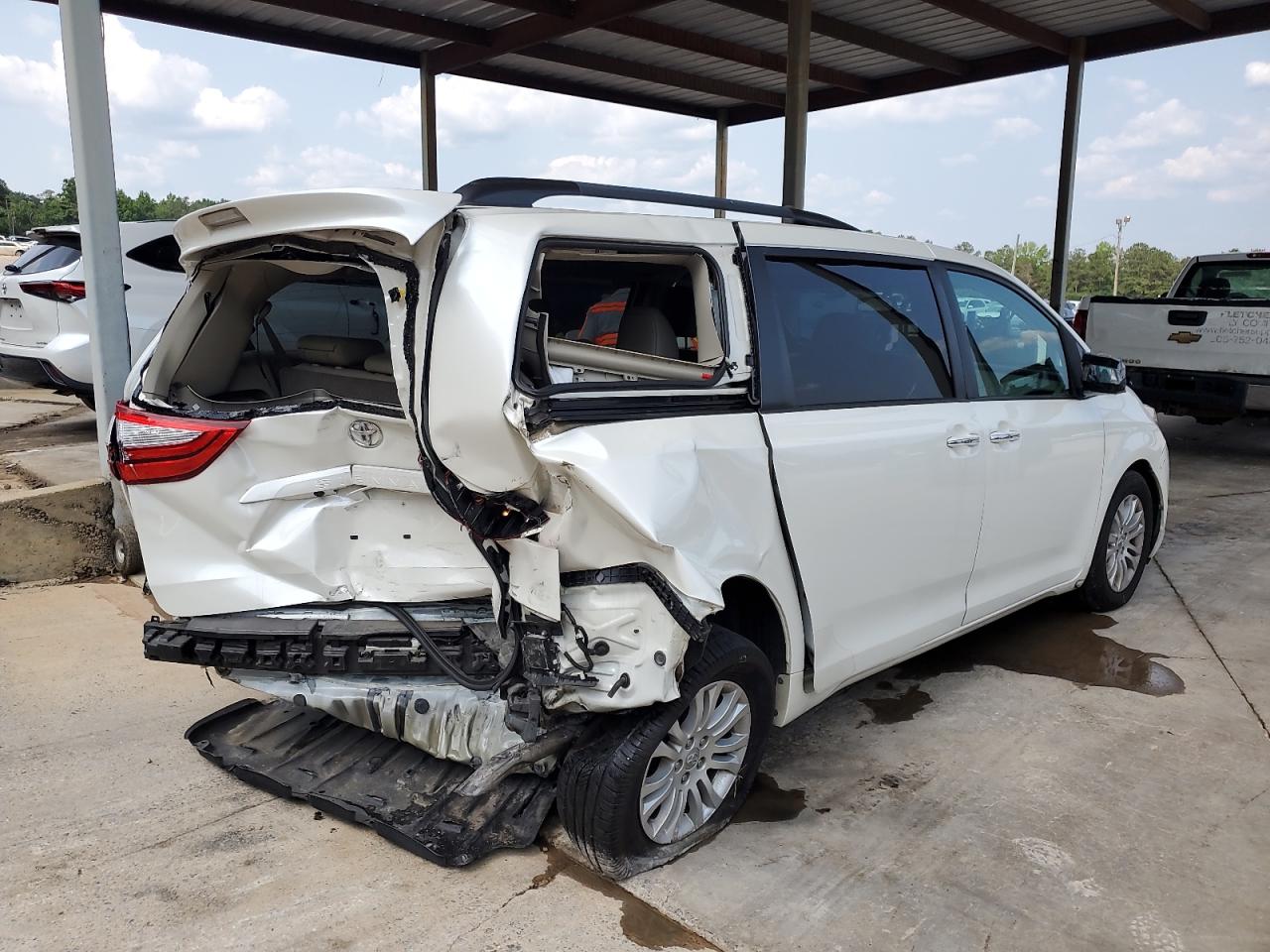 2017 TOYOTA SIENNA XLE — снимка 3
