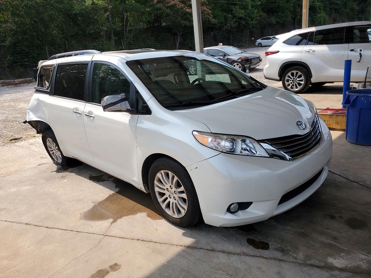 2017 TOYOTA SIENNA XLE — снимка 4