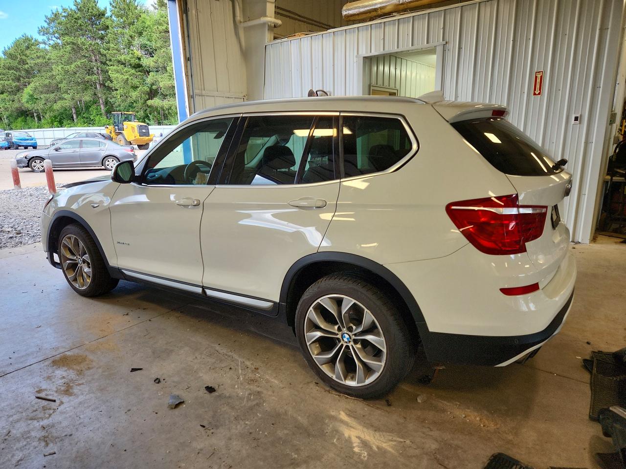 2015 BMW X3 XDRIVE28I — снимка 2
