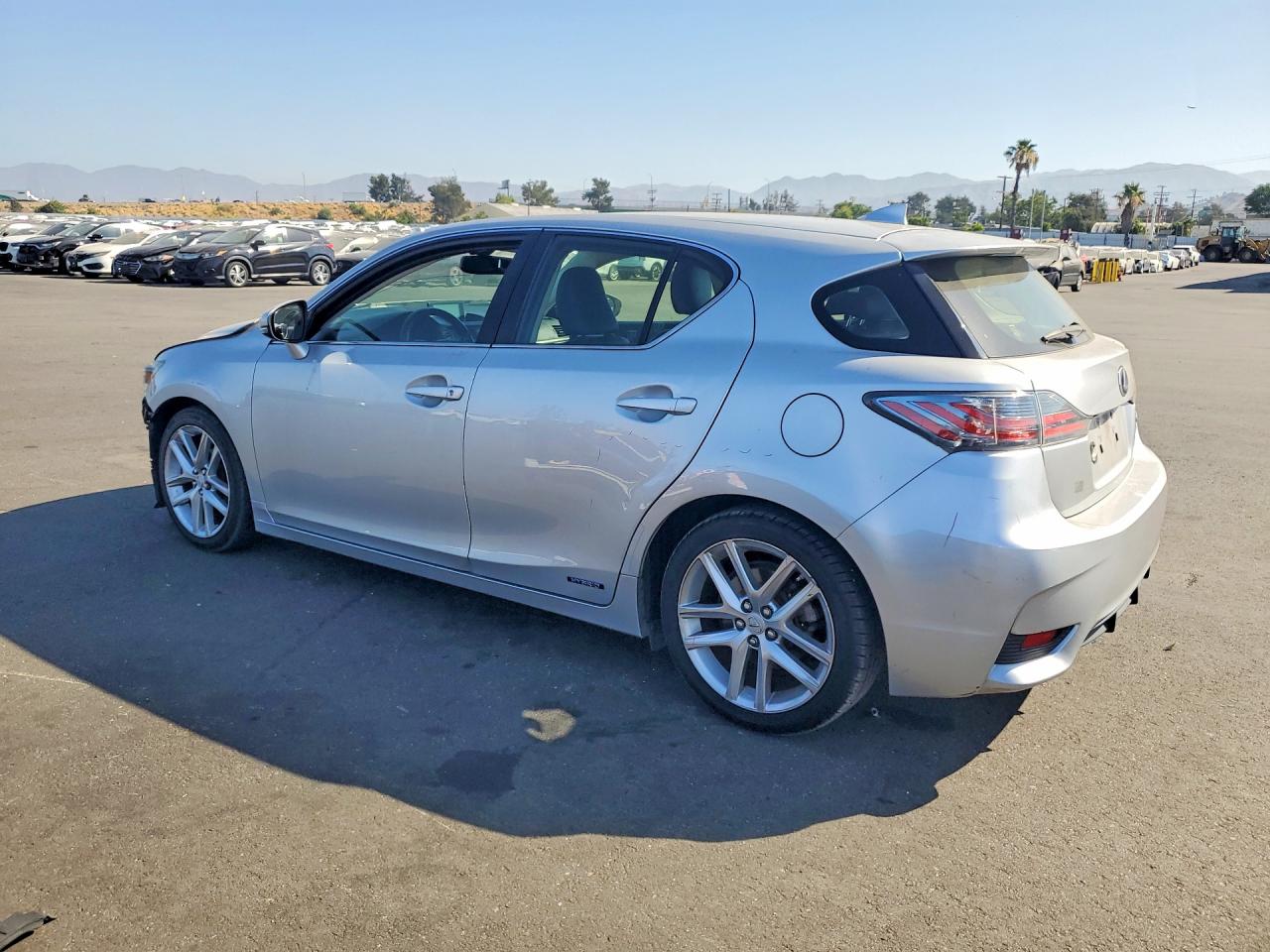 2015 LEXUS CT 200 — снимка 2