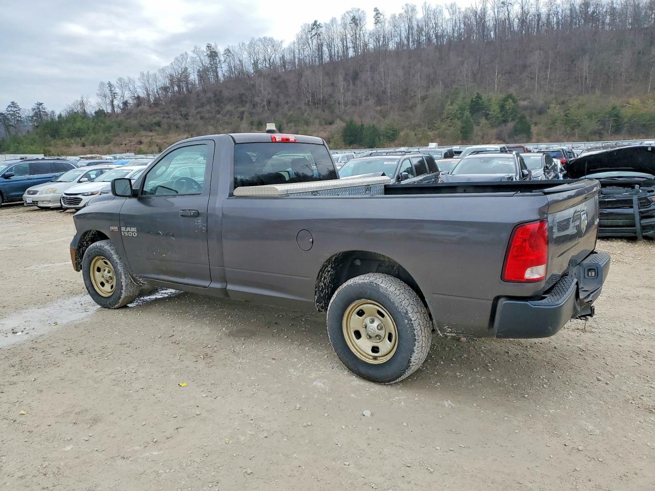 2015 RAM 1500 ST — снимка 2