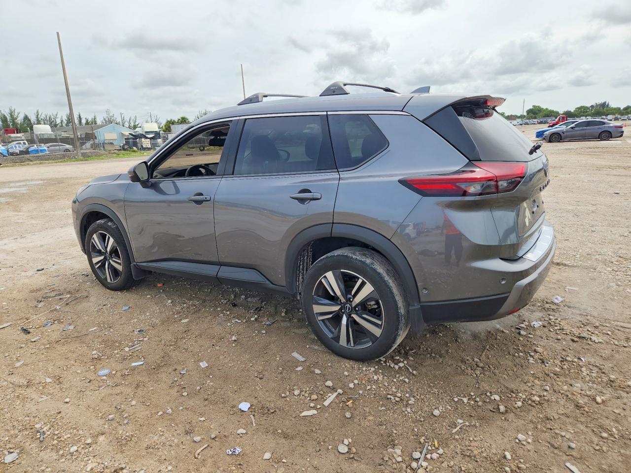 2024 NISSAN ROGUE SL — снимка 2