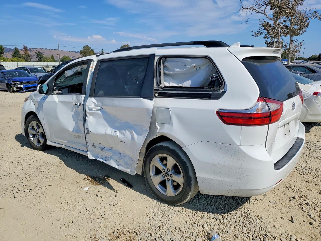 2018 TOYOTA SIENNA LE — снимка 2