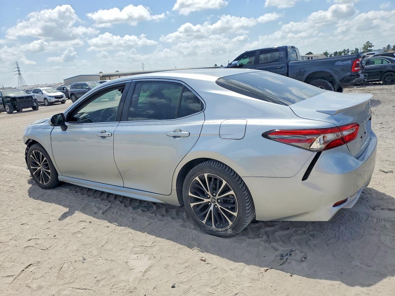 2018 TOYOTA CAMRY SE — снимка 2