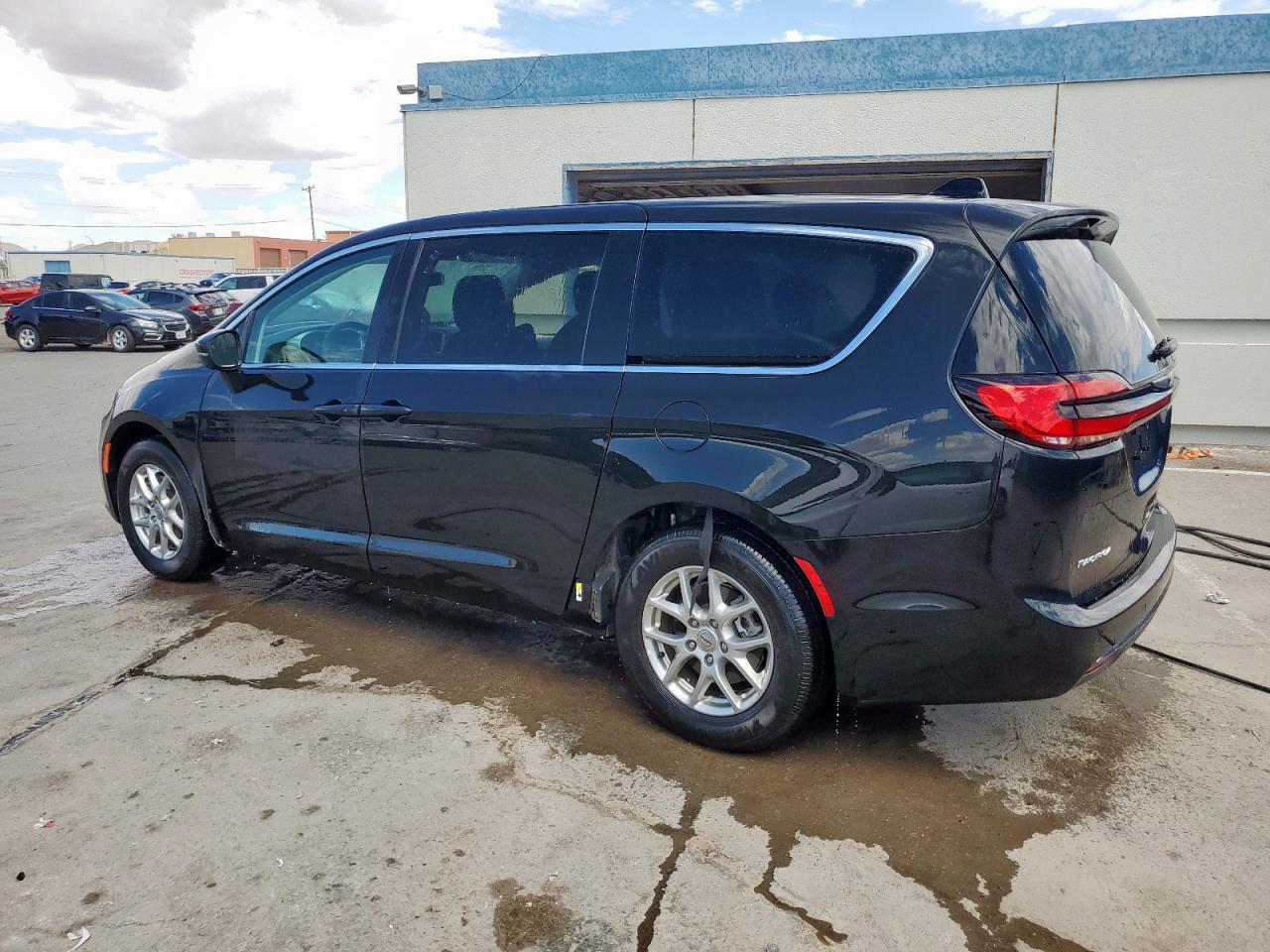 2023 CHRYSLER PACIFICA TOURING L — снимка 2