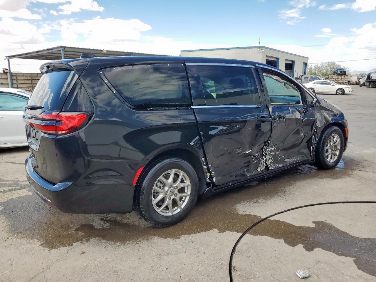 2023 CHRYSLER PACIFICA TOURING L — снимка 3