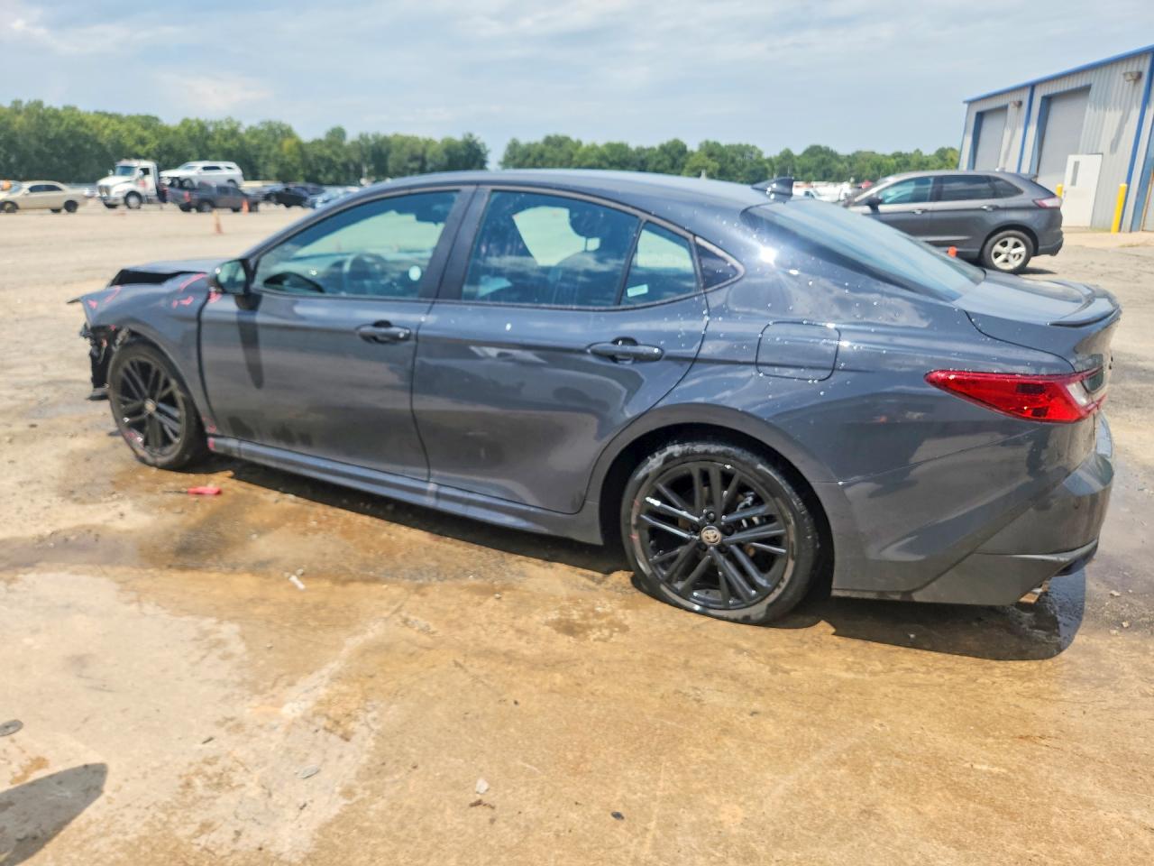 2026 TOYOTA CAMRY SE — снимка 2