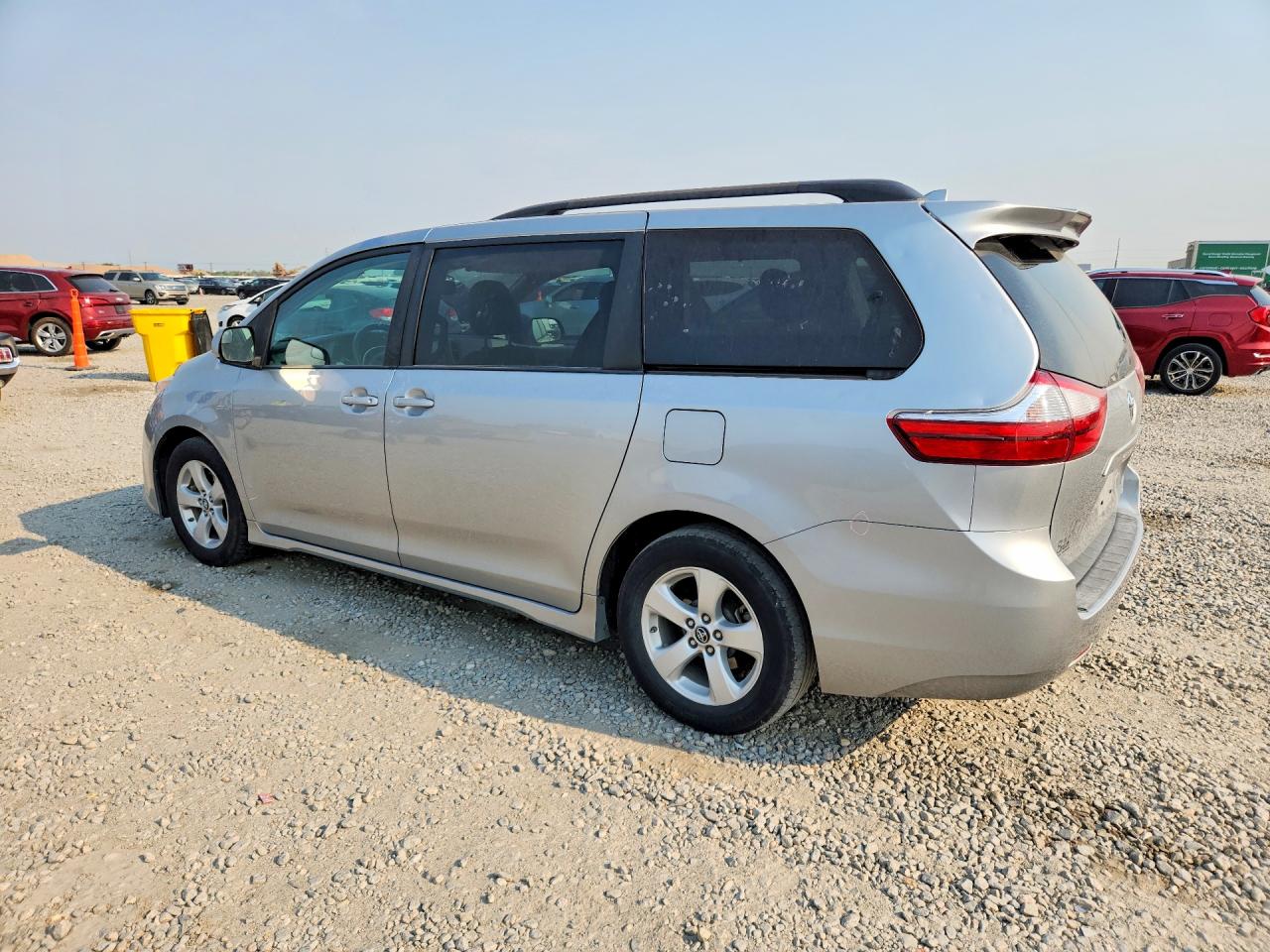 2019 TOYOTA SIENNA LE — снимка 2