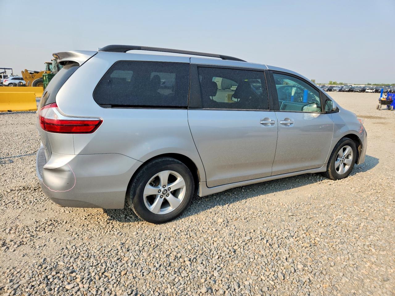 2019 TOYOTA SIENNA LE — снимка 3