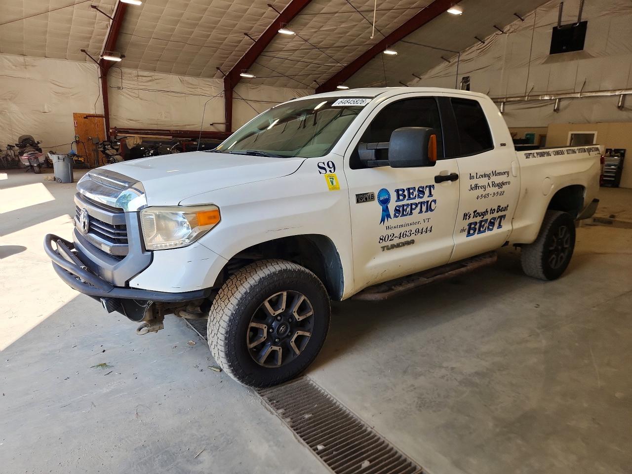 2017 TOYOTA TUNDRA SR5