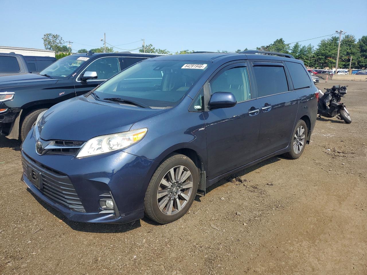 2018 TOYOTA SIENNA XLE 7-PASSENGER