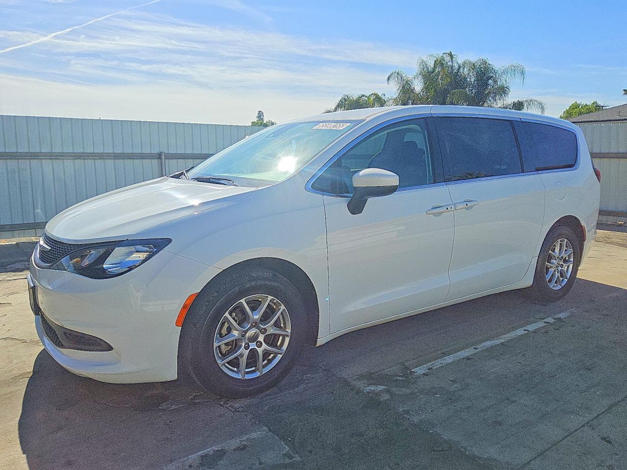 2023 CHRYSLER VOYAGER LX