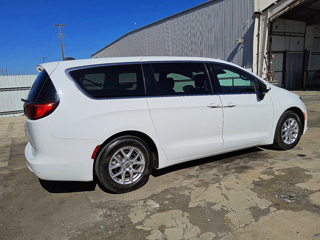 2023 CHRYSLER VOYAGER LX — снимка 3