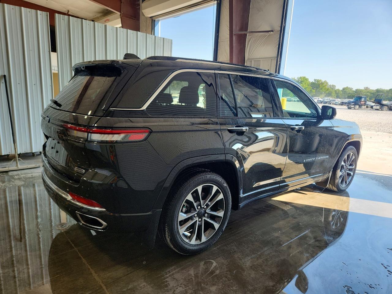 2023 JEEP GRAND CHEROKEE OVERLAND 4XE — снимка 3