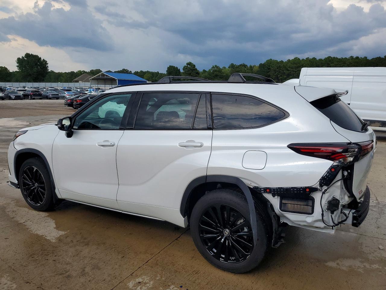 2024 TOYOTA HIGHLANDER XSE — снимка 2
