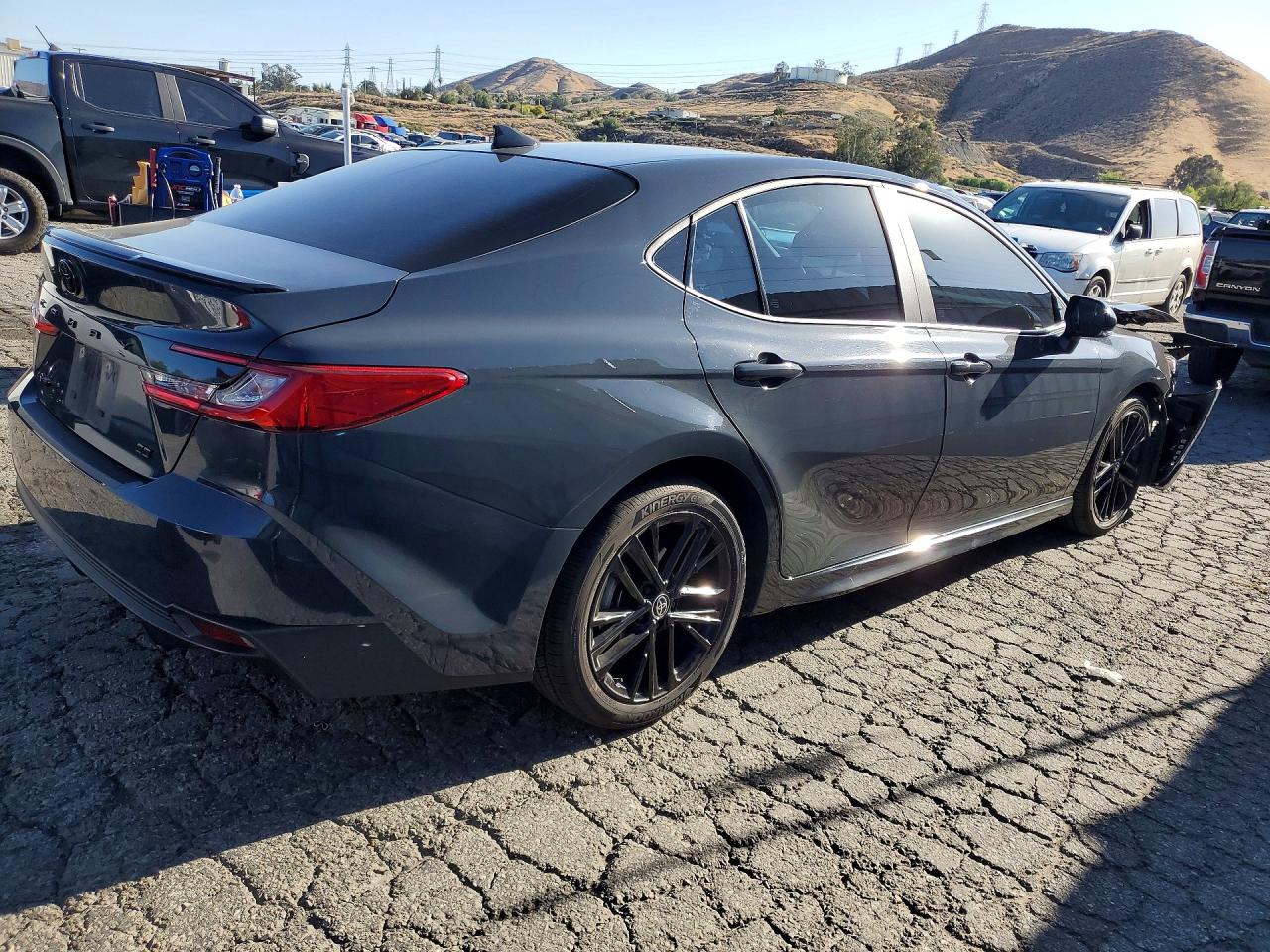 2025 TOYOTA CAMRY SE — снимка 3