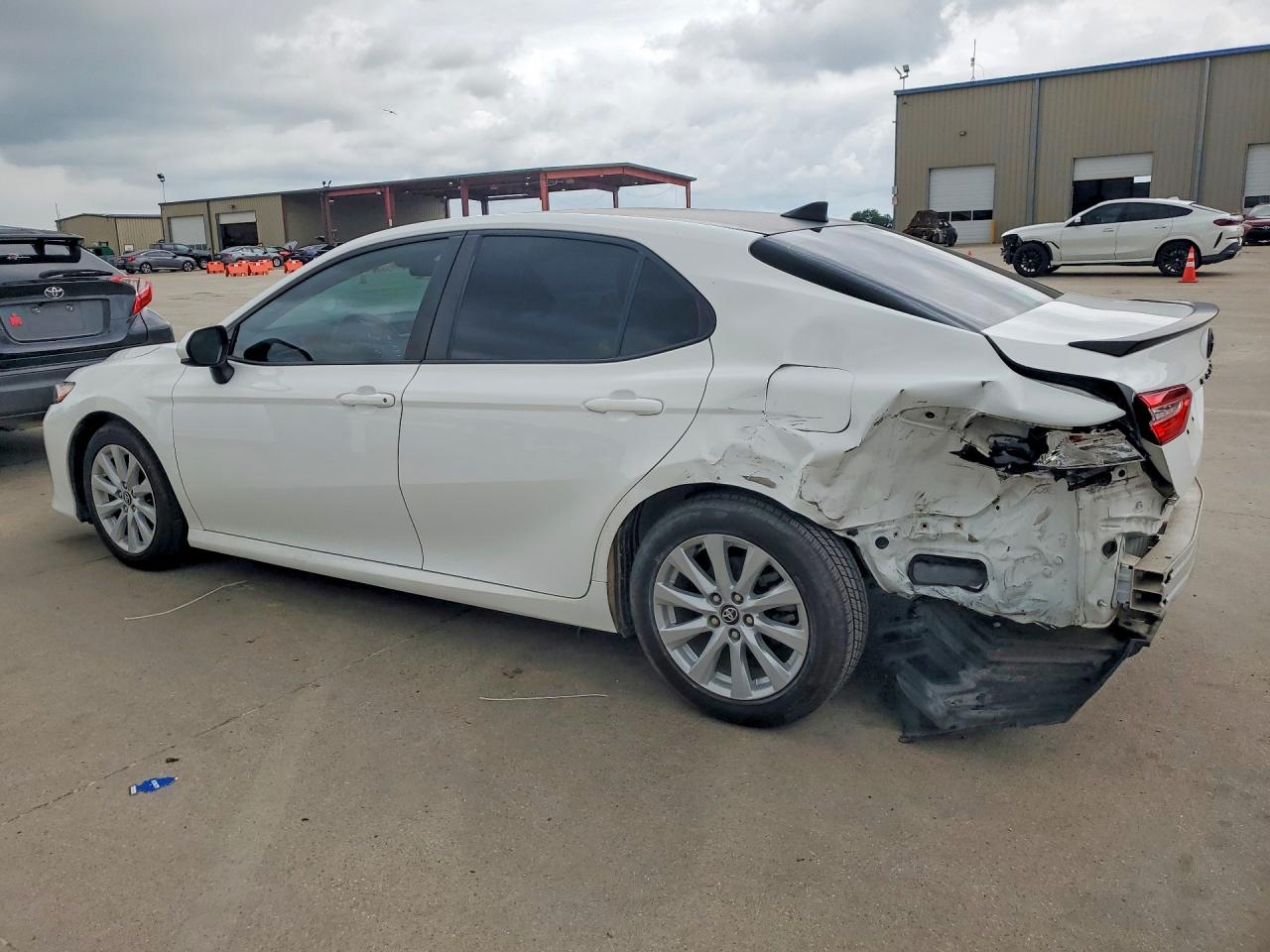 2020 TOYOTA CAMRY LE — снимка 2