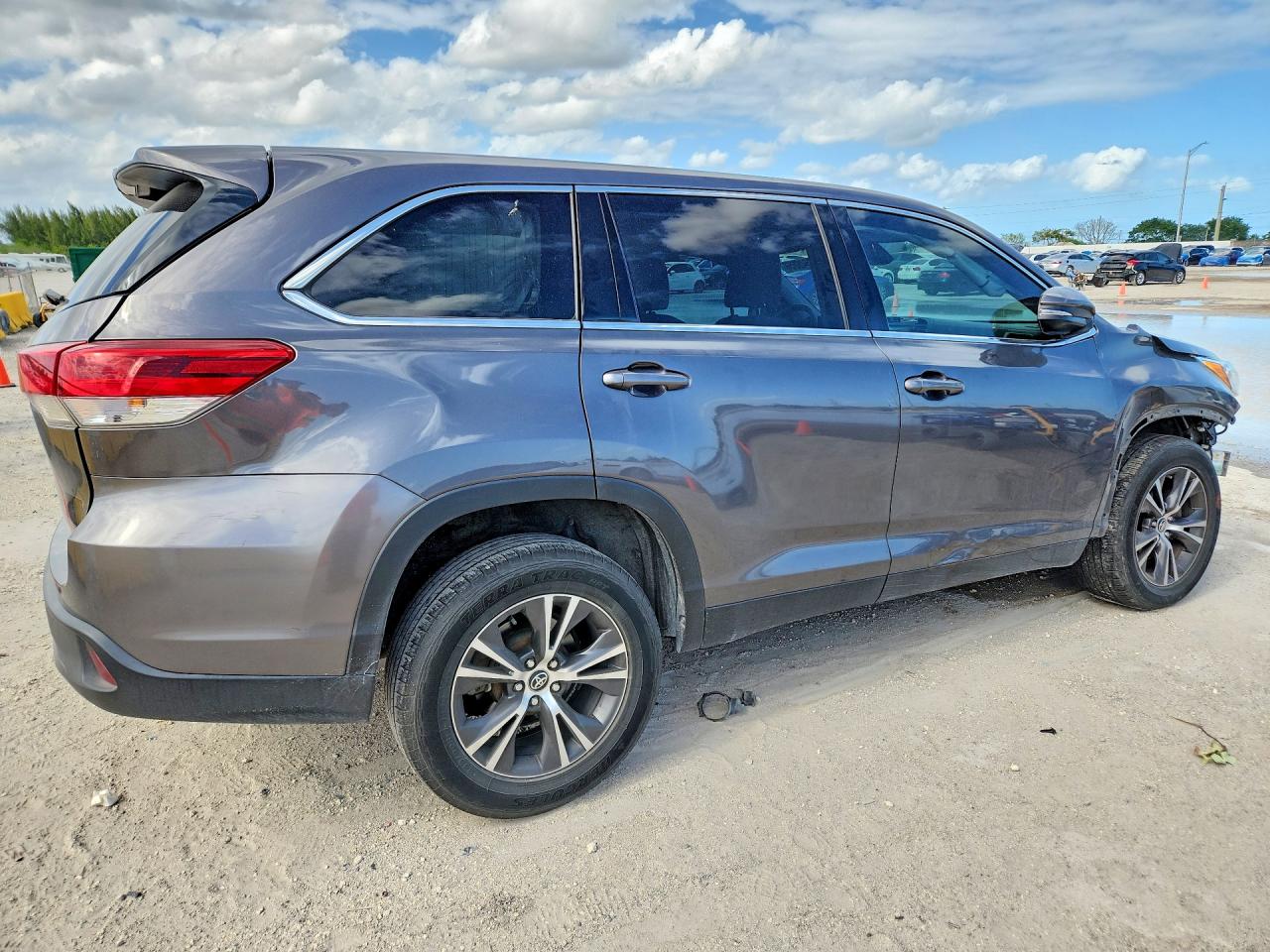 2019 TOYOTA HIGHLANDER LE — снимка 3