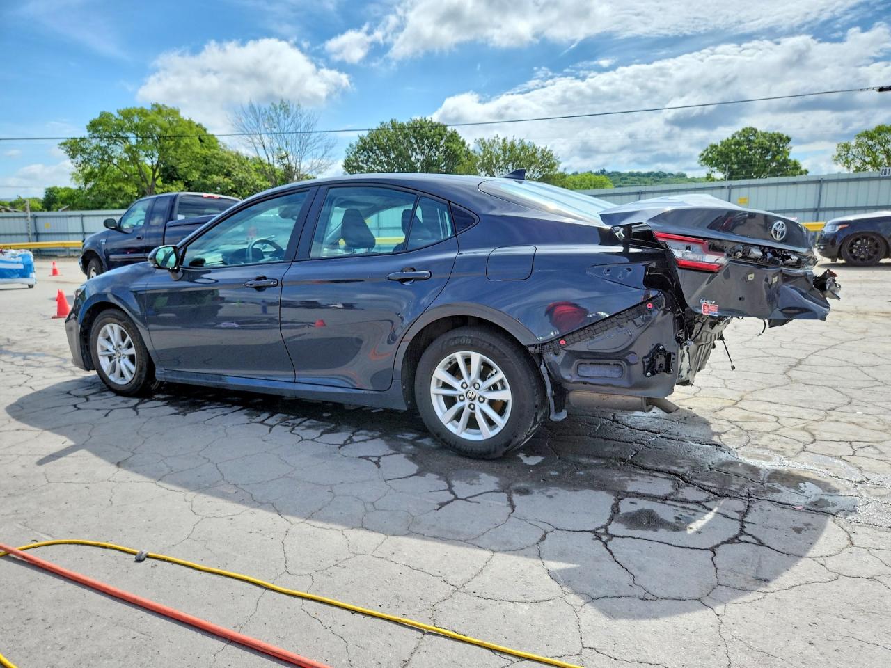2025 TOYOTA CAMRY LE — снимка 2