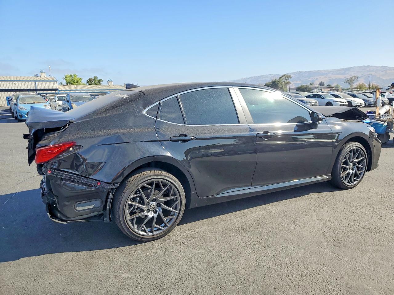 2026 TOYOTA CAMRY XLE — снимка 3