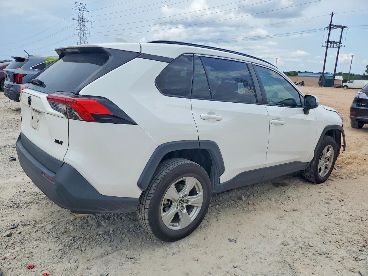 2019 TOYOTA RAV4 XLE — снимка 3