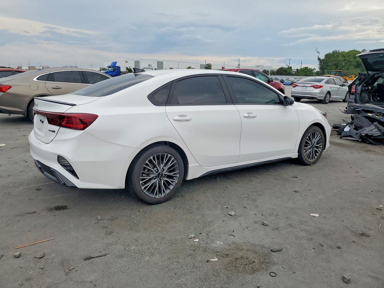 2023 KIA FORTE GT LINE — снимка 3