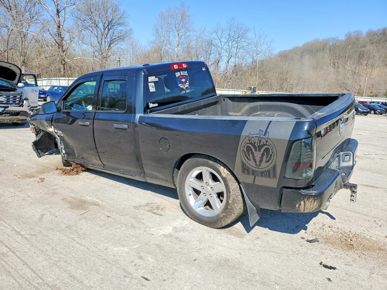 2017 RAM 1500 ST — снимка 2