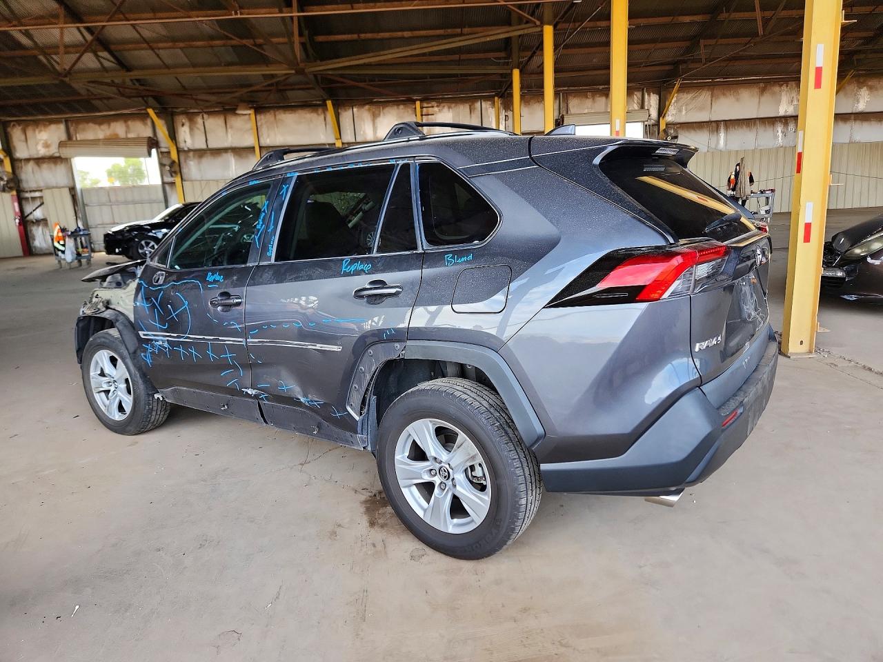2020 TOYOTA RAV4 XLE — снимка 2