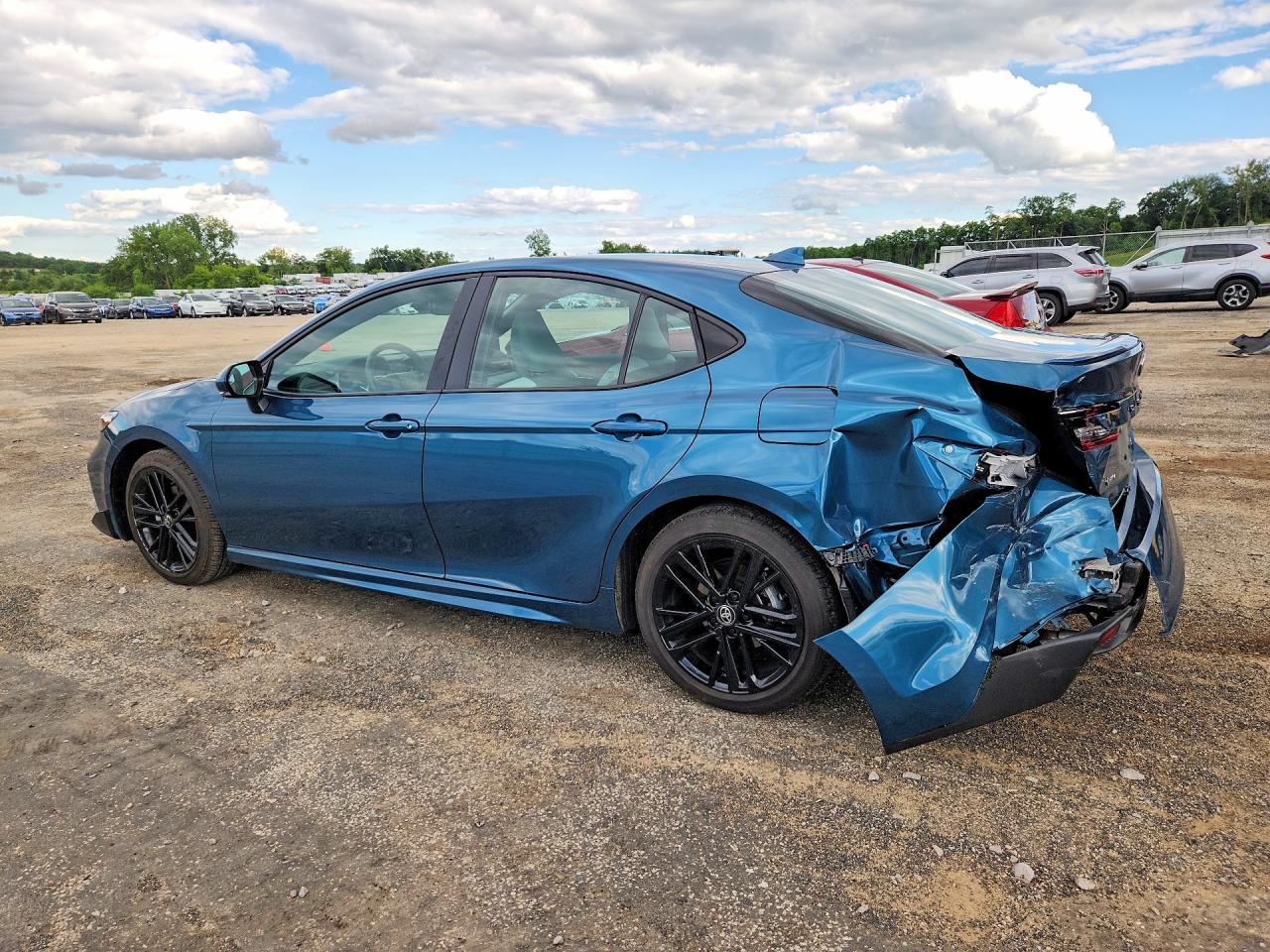 2025 TOYOTA CAMRY SE — снимка 2